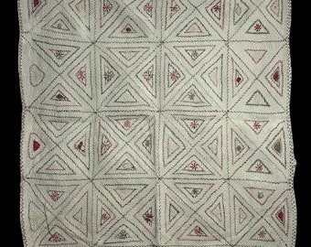 Exclusivamente hermoso antiguo hecho a mano vintage algodón bebé Nakshi kantha bordado acolchado tiro muy fina costura de Bengala Occidental India