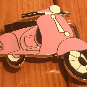 Motorroller Vespa Pink Gürtelschnalle