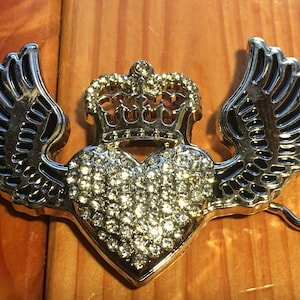 Gekrönte Herz Bling W/Wings Gürtelschnalle