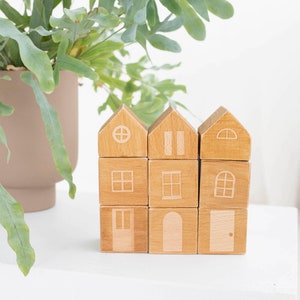 Bloques de madera apilables para casas: Juguete Montessori pintado a mano