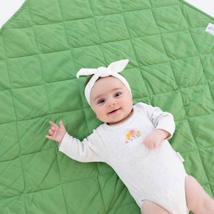 Wasserdichte Spielmatte aus Leinen/Bio-Baumwolle - JADE - Versandfertig - Bauchzeitmatte - Kinderzimmer Teppich - Baby geschenk - Gender Neutral - Unisex