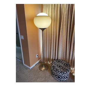 Tulip Base &quot;Bud Grande&quot; Flash Floor Lamp by Harvey Guzzini for Meblo