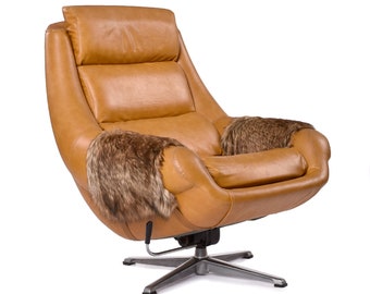 Mid-Century Modern 1970s Rocking Swivel Pod Chair with Faux Fur Arms