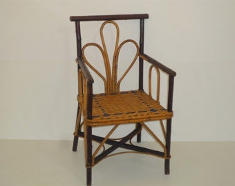 Antique French children's chair / Wood and rattan Country House décoration