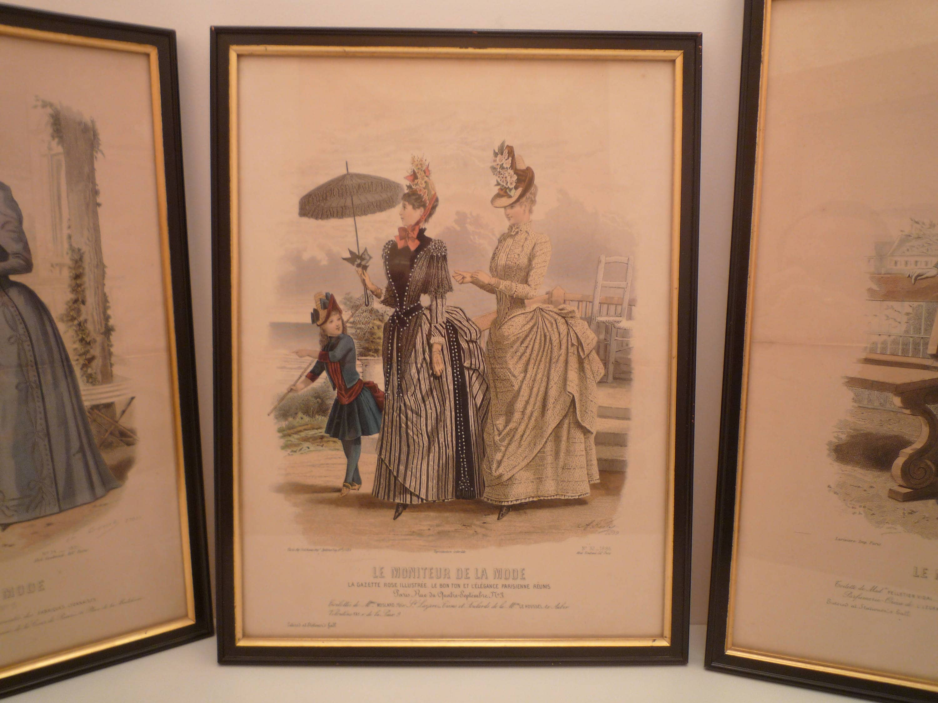 Le Moniteur de La Mode Paris Époque 1800 Gravure Robe Femme 1886 Encadrée Cadre Napoléon Iii