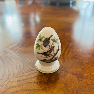 HERENDS ROTHCHILDS Bird Salt Shaker/ #260 (with open wing butterfly)