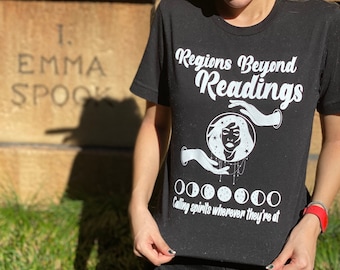 Manoir hanté, Régions au-delà des lectures, Chemise Madame Leota, Appel aux esprits où qu'ils soient, Chemise du parc à thème HM Parody Bella + Canvas