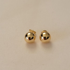 18 Karat Yellow Gold Ball Stud Earrings / 18K yellow gold stud earrings