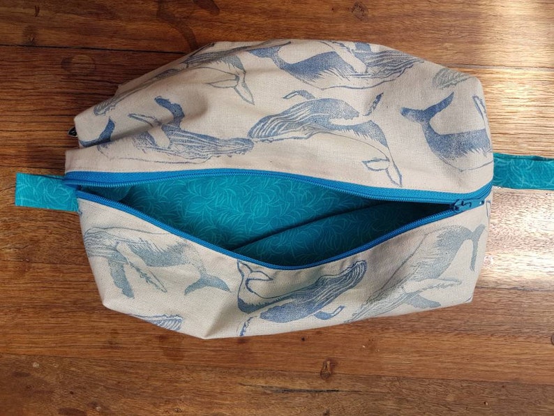 Humpback whale box bag.