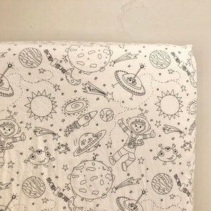 PRONTO PER LA SPEDIZIONE Lenzuolo con angoli per culla in bianco e nero Space Astronaut Planet Outer Space Nursery Rocket