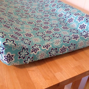 LISTO PARA ENVIAR Cotton Changing Pad Cover (Turquesa Blanco Cielo Azul Púrpura Azul) (Flower Modern Daisy Girl) (Almohadilla de cambio contorneado)