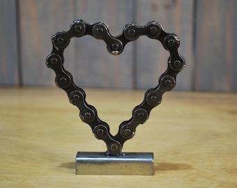 Small standing bike chain heart