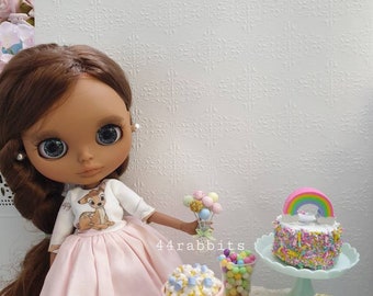 Rainbow Cake with white frosting and colourful sprinkles for Blythe, MH,Barbie dollhouse in 1/6 scale