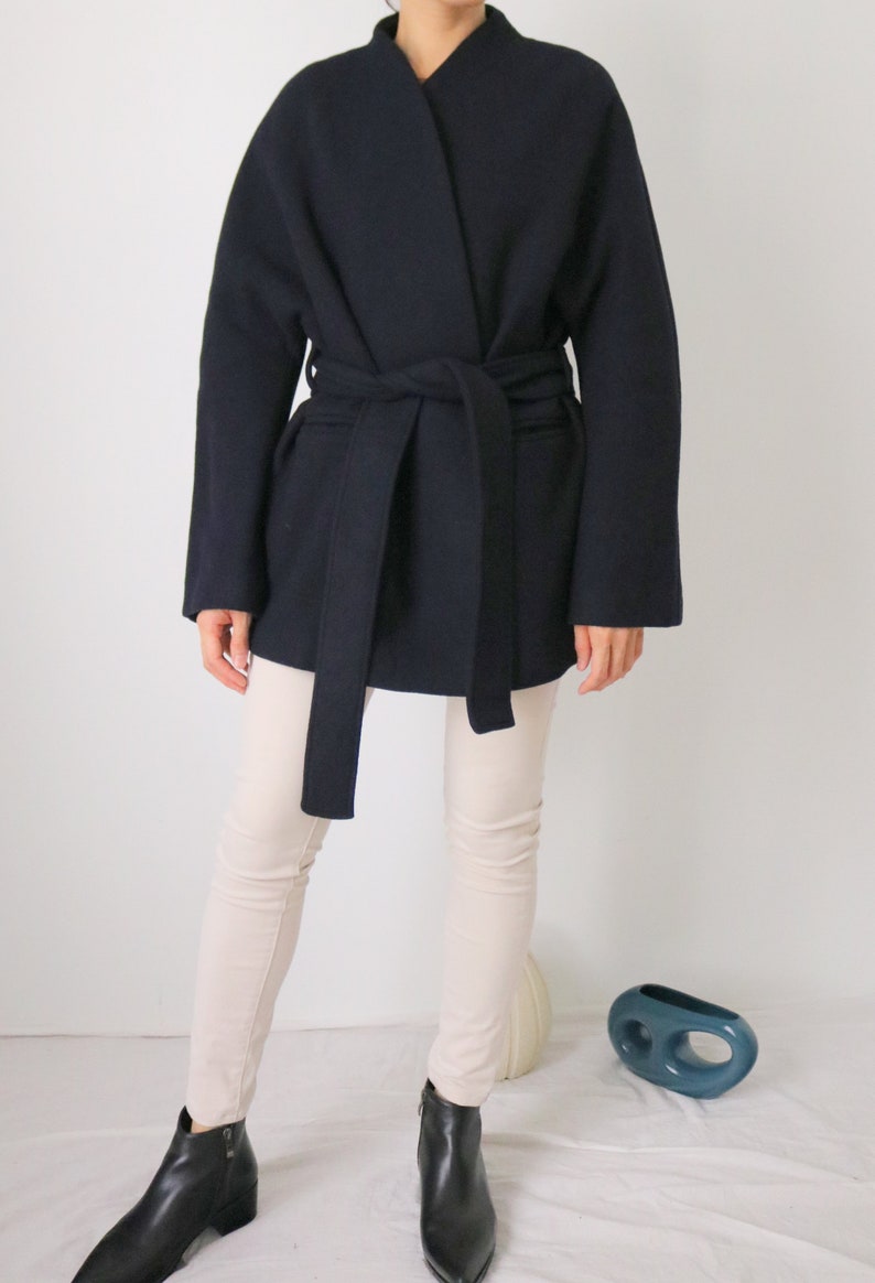 Ishiji Kimono Coat minimalistischer Kimono-Wrap-Wollmantel mit offener Vorderseite mehr Farben erhältlich Bild 1