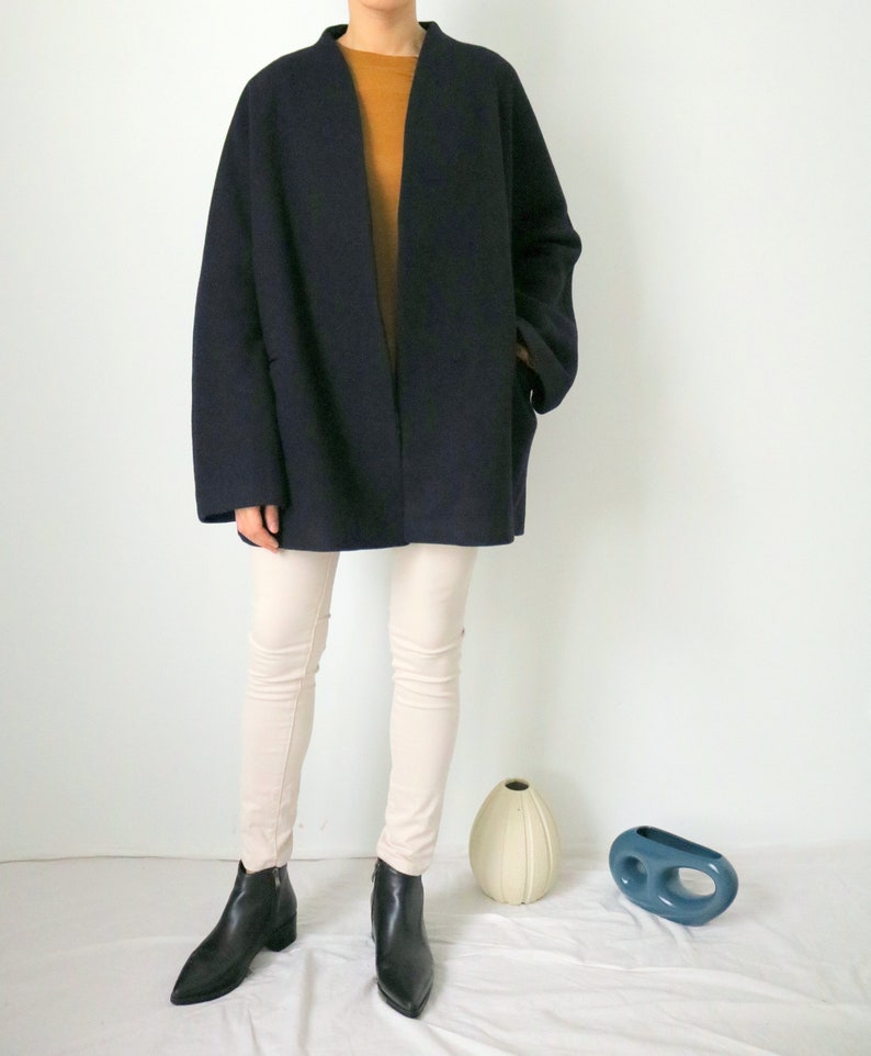 Ishiji Kimono Coat minimalistischer Kimono-Wrap-Wollmantel mit offener Vorderseite mehr Farben erhältlich Bild 3