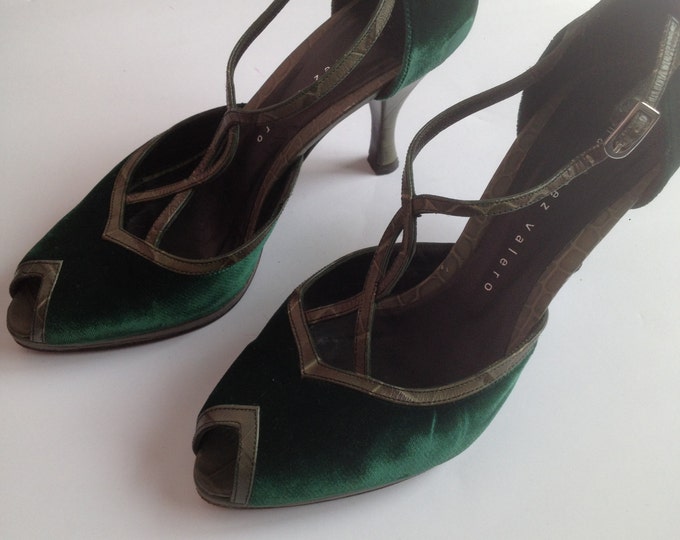 Fancy T-bar Vintage-style Emerald Green Velvet & Leather Peep-toe Heels ...