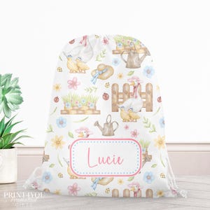 Sac à cordon personnalisé Goose Garden | Sac en polyéthylène avec nom personnalisé pour fille | Sac d'école, de garderie ou de jouets résistant à l'eau | 41 x 28,5 cm