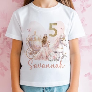 Prinzessin Geburtstags-T-Shirt: Magisches Einhorn-Kutsche-Motiv, Glitzer-Druck (personalisierter Name & Alter, Baumwollstoff, Kindergrößen)