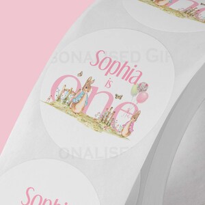 Stickers 1er anniversaire personnalisés Lapin ONE | Stickers blancs brillants 5 cm de haute qualité | Parfait pour les sacs de fête, cadeaux de mariage
