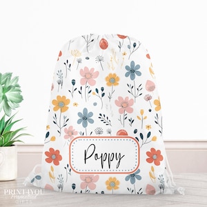 Sac à cordon floral personnalisé | Sac en polyéthylène avec nom personnalisé pour fille | Sac d'école, de garderie ou de jouets résistant à l'eau | 41 x 28,5 cm