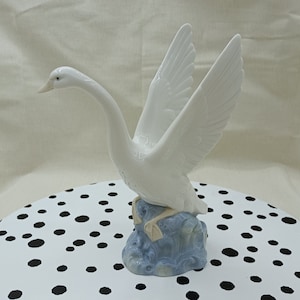 Vintage Uncommon Find, Handmade in Spain, Nau by Lladro Swan Taking Off