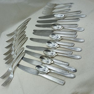 Vintage &quot;RW&S: (Wallace and Sons) &quot;AI&quot; (Superior Quality) &quot;SECT&quot; Sterling Silverware Set (28 pieces)