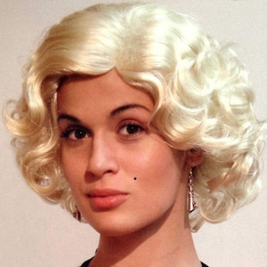 Marilyn Monroe wig with Kanekalon fibers high density Made in America