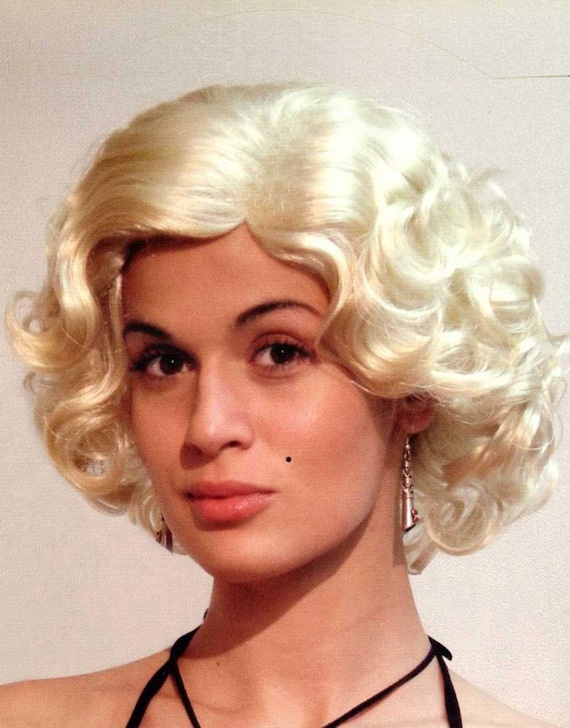 Parrucca Marilyn Monroe con fibre Kanekalon ad alta densità Made in America  -  Italia