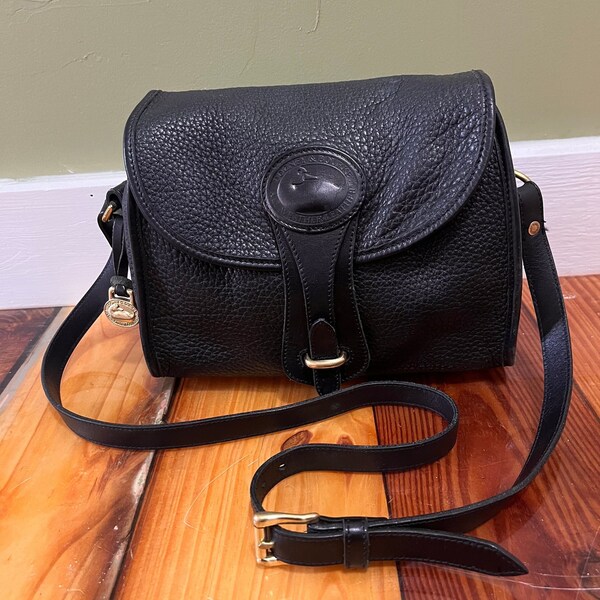 Vintage Dooney & Bourke All-Weather Leather R26 Essex Shoulder Bag black