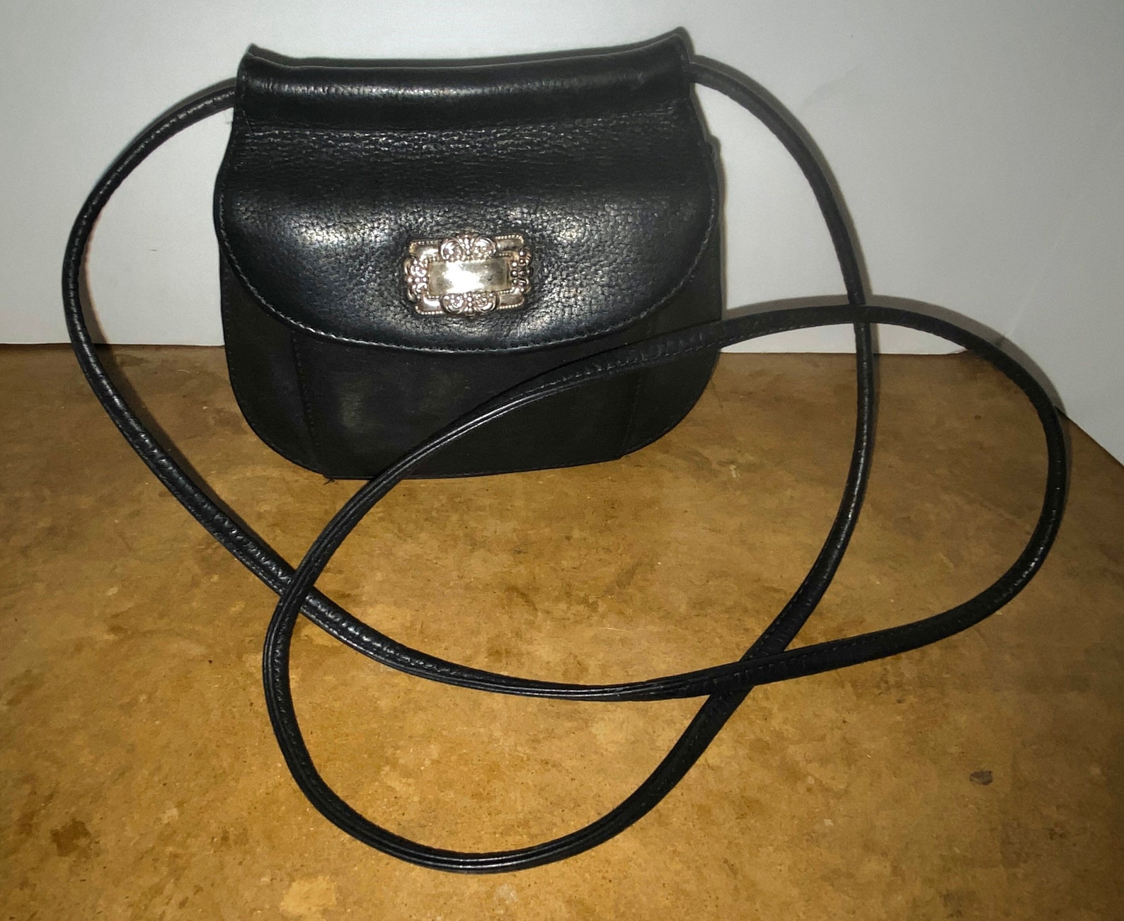 Authentic Fossil Vintage Black Leather Crossbody Shoulder Bag Purse