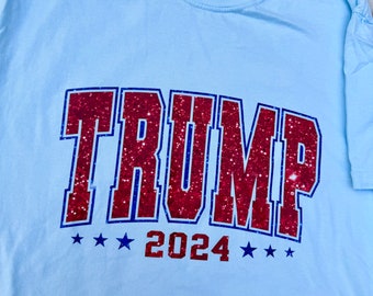 T-shirt Trump 2024 con glitter rosso finto - Abbigliamento politico da donna repubblicana per il giorno delle elezioni
