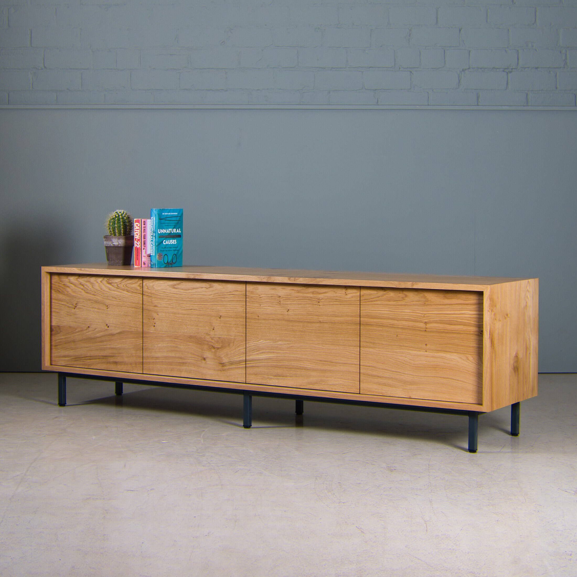 Credenza oak 2024
