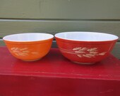 2 Vintage PYREX Wheat Mixing Nesting Bowls Very Nice