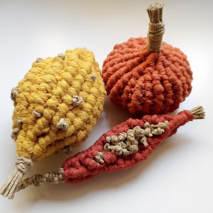 Makramee dekorative Frucht, weiche Skulptur Tischdekoration, Faserdesign, Bauernhausdekoration, 3er-Set