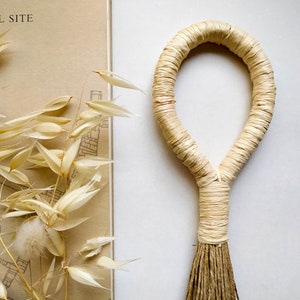 Raffia wall hanging tassel, natural grass wall decor, straw door knob tassel, Hawaiian hanging decor, tropical home gifts, indoor outdoor