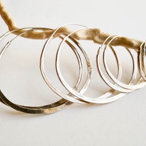 Aros planos martillados de plata esterlina, pendiente de aro grande de tamaño XL a pequeño, joyería geométrica minimalista, regalo de aniversario de cumpleaños para mujeres, estilo retro