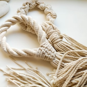 Neutral door knob tassel, white wall hanging, door ornament, nordic hygge scandi, decorative fiber object, boho minimalist gift for the home