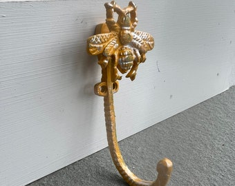 Marigold Bee Cast Iron Wall Hook, Patina Finish