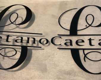 Monogramm, geteilter Buchstabe, geteilter Monogrammbuchstabe, personalisiertes Dekor, Yeti-Tasse-Aufkleber, Wand-Dekor
