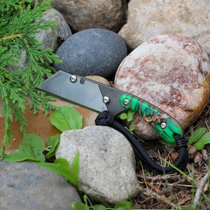 Pinecone Cast in Green Resin with Natural Linen Micarta Liner Mini MEK