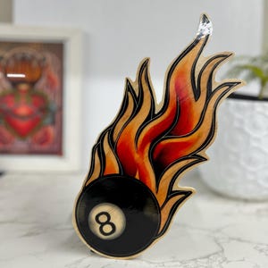 Flaming Eight Ball Tattoo Art: Vintage Style Flash, handgjord plywoodskylt bild 5