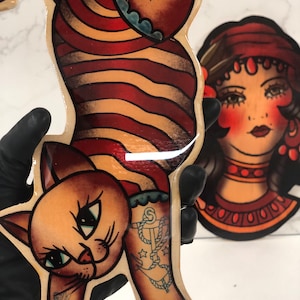 Chat tatoué - tatouage en bois découpé - encre de bois transférée