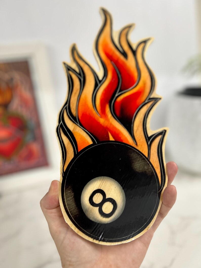 Flaming Eight Ball Tattoo Art: Vintage Style Flash, handgjord plywoodskylt bild 4