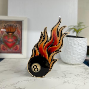 Flaming Eight Ball Tattoo Art: Vintage Style Flash, handgjord plywoodskylt bild 3