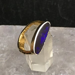 Boulder Opal Ring - Australischer Boulder Opal Boulderring in ultramarinblau, Sterlingsilber & 22 Karat Gold Vermeil, Größe 48,5 mm