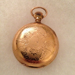 Antique Vintage Ladies Yellow Gold Hampden Lapel Watch