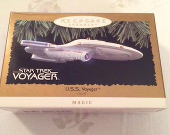 1996 Hallmark Keepsake Christmas Ornament Magic Star Trek U.S.S. Voyager