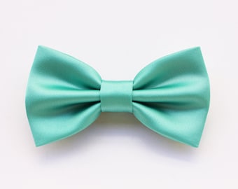 Men's bow tie mint green,bow tie for the groom and groomsmen,gift idea for groomsmen,bow tie for wedding pastel,spring summer wedding 2019