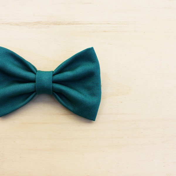 Bow tie - teal - pre-tied - hand sewing - vintage fabric