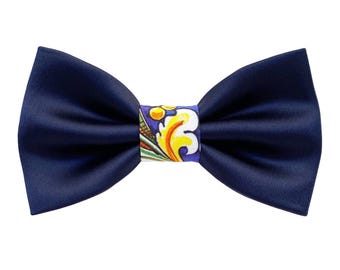 Pajarita azul noche y mayólica de Caltagirone, para hombre elegante, ceremonia masculina, novio, regalo de testigo de boda, temática siciliana, mayólica siciliana
